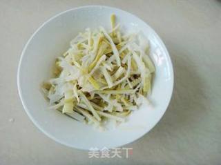 凉拌手撕山笋的做法步骤：2
