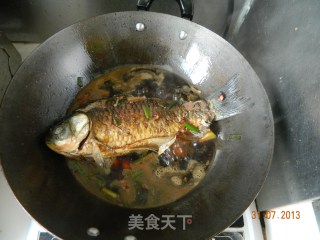 红烧鲫鱼的做法步骤：4