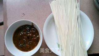 老北京炸酱面的做法步骤：2