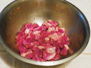 菠萝咕噜肉的做法步骤：2