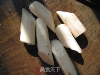 健脾、祛湿鲫鱼淮山汤的做法步骤：3