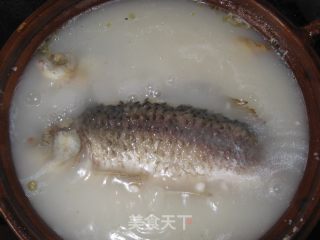 健脾、祛湿鲫鱼淮山汤的做法步骤：7