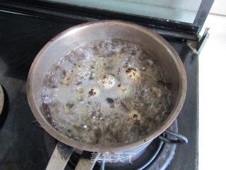鹌鹑蛋烧排骨的做法步骤：2