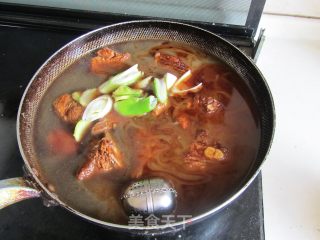 鹌鹑蛋烧排骨的做法步骤：7