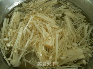 红油金针菇的做法步骤：1