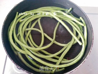 豇豆的创意菜--蝴蝶飞飞的做法步骤：3
