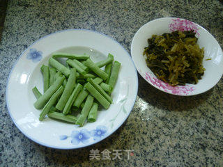咸菜炒梅豆的做法步骤：1