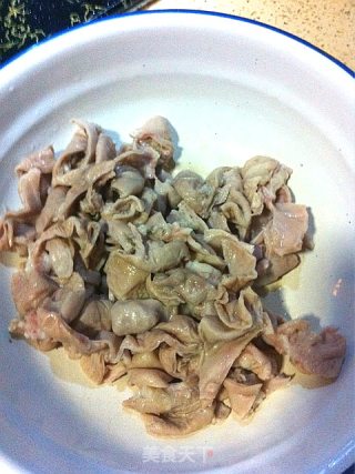 简易红烧肥肠的做法步骤：2