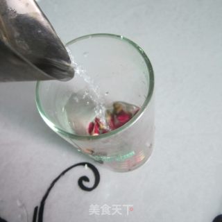 蜂蜜玫瑰花茶的做法步骤：3