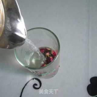 蜂蜜玫瑰花茶的做法步骤：4