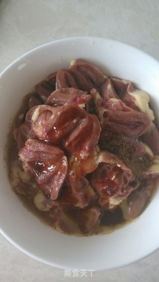 小炒鸡心的做法步骤：2