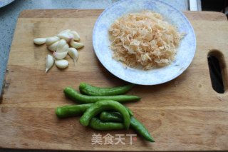 杭椒大蒜拌虾皮的做法步骤：1