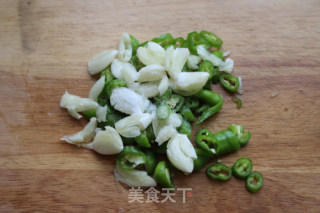 杭椒大蒜拌虾皮的做法步骤：3
