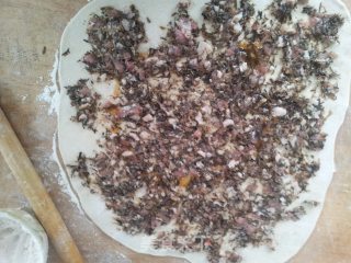 滚圪针芽菜（鬼针草）煎饼的做法步骤：4