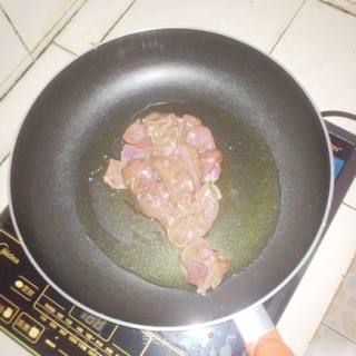 韭菜薹炒猪肝的做法步骤：4