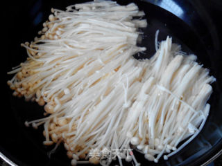 夏日消暑小菜，凉拌酸辣金针菇的做法步骤：3