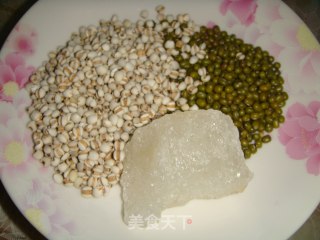绿豆薏仁汤的做法步骤：1