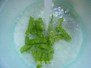 荷兰豆炒花菜的做法步骤：2