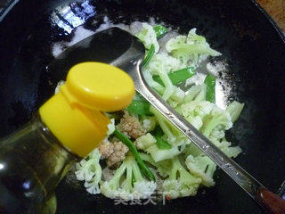 荷兰豆炒花菜的做法步骤：6