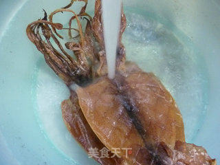手撕鱿鱼鲞的做法步骤：2