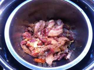 南瓜粉蒸肉的做法步骤：2