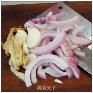 咸鲜味美---花生酱焖牛肉的做法步骤：4