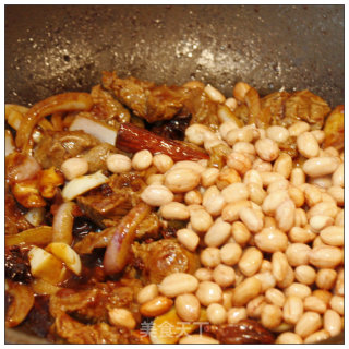 咸鲜味美---花生酱焖牛肉的做法步骤：6