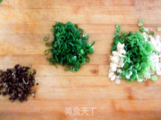 葱油口水鸡的做法步骤：1