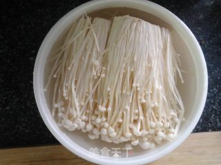 砂锅菌鲜汤的做法步骤：2