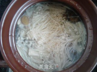 砂锅菌鲜汤的做法步骤：8