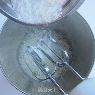 葡萄干酸奶戚风的做法步骤：4