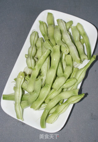 河豚鱼干炖芸豆的做法步骤：5