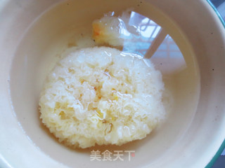 雪梨百合银耳羹的做法步骤：1