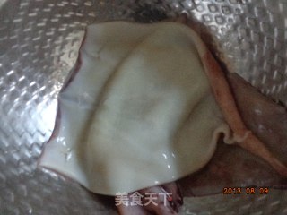 孜然鱿鱼卷的做法步骤：1