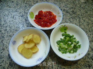 黑鲳鱼煮豆腐的做法步骤：2