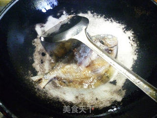 黑鲳鱼煮豆腐的做法步骤：4