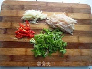 夏天的开胃菜——仔姜拌青椒的做法步骤：2