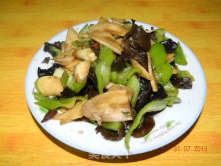 素炒三鲜的做法步骤：7
