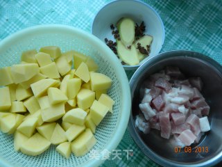 土豆烧肉的做法步骤：1