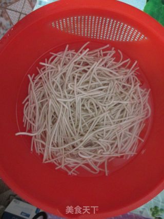 北方人喜欢的的美味   韭菜盒子（配上胡辣汤）的做法步骤：7
