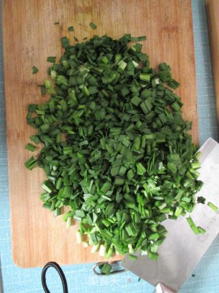 北方人喜欢的的美味   韭菜盒子（配上胡辣汤）的做法步骤：9