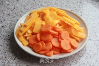 南瓜奶油浓汤的做法步骤：1