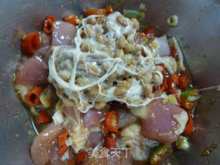 剁椒纳豆蒸鸡腿的做法步骤：5