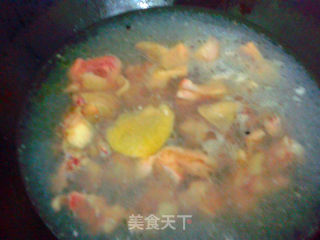 新吃法---鸡腿炖黄瓜的做法步骤：1