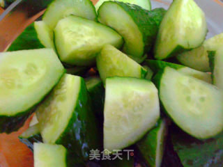 新吃法---鸡腿炖黄瓜的做法步骤：2