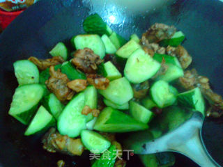 新吃法---鸡腿炖黄瓜的做法步骤：4