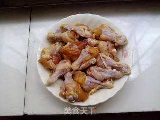 吃起来满口香溢的———红烧鸡腿的做法步骤：2