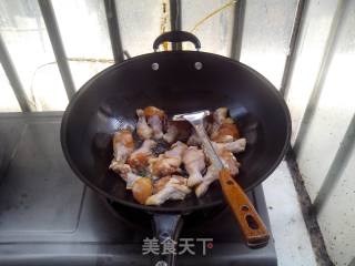 吃起来满口香溢的———红烧鸡腿的做法步骤：4