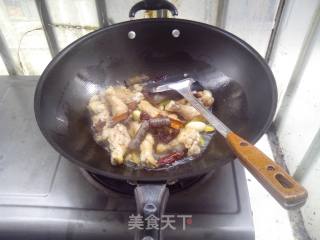 吃起来满口香溢的———红烧鸡腿的做法步骤：7