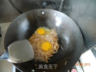 自制咸菜炒鸡蛋的做法步骤：4